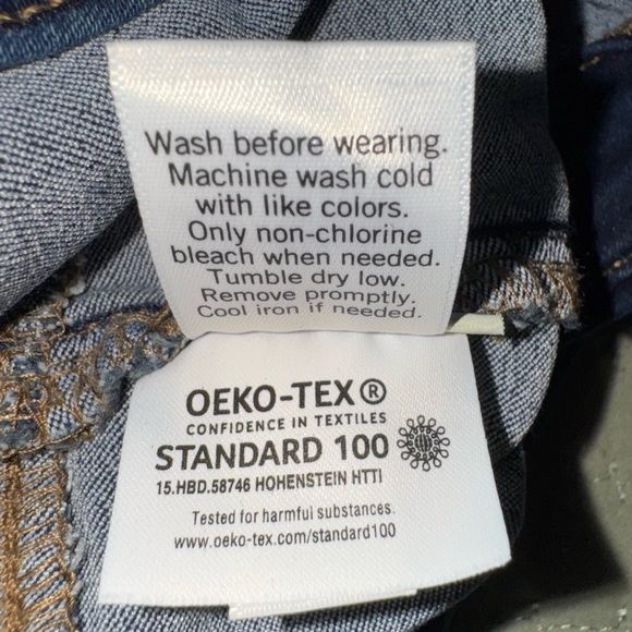 SO brand Blue high rise Flared Jeans. Worn once.  Size 9/29 jr. EUC - Picture 11 of 11